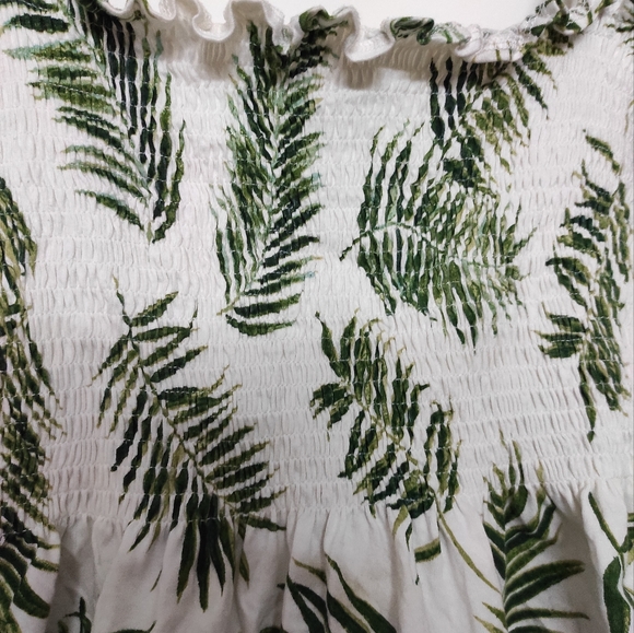 H&M Palm Print Smocked Top 💚 - Picture 4 of 13